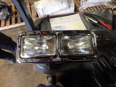 KENWORTH T800 HEADLAMP ASSEMBLY AND COMPONENT