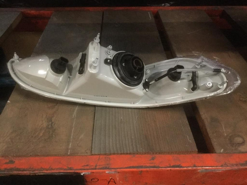 PETERBILT 386 HEADLAMP ASSEMBLY AND COMPONENT